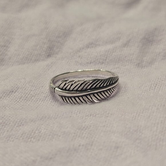 Sterling feather ring - Picture 1 of 10